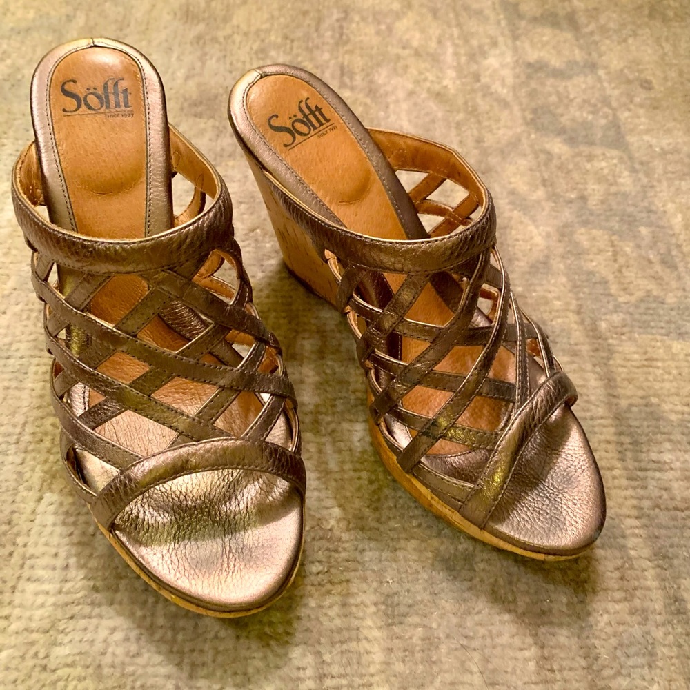 Sofft pewter sandals with beautiful weave design.  Super flattering.  High wedge